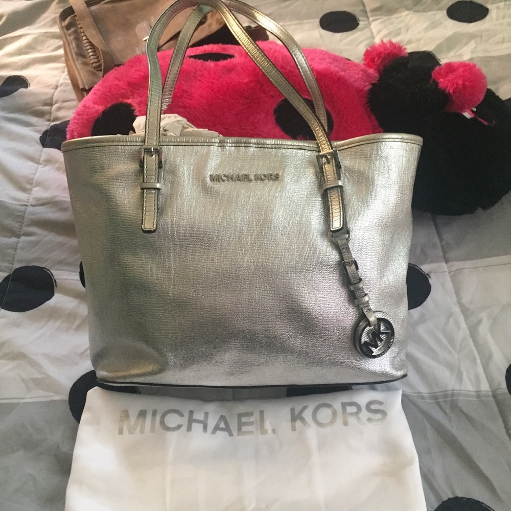 Michael Kors jet set silver leather shoulder bag